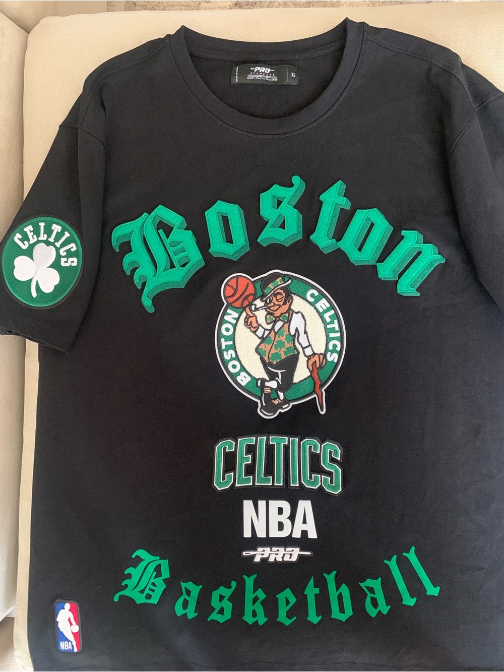 Boston Celtics Black Tee with Green Lettering - Pro Standard
Size:XL
